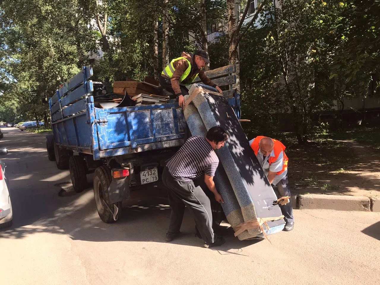 Профессиональный вывоз крупногабаритного мусора в Отрадном в октябре