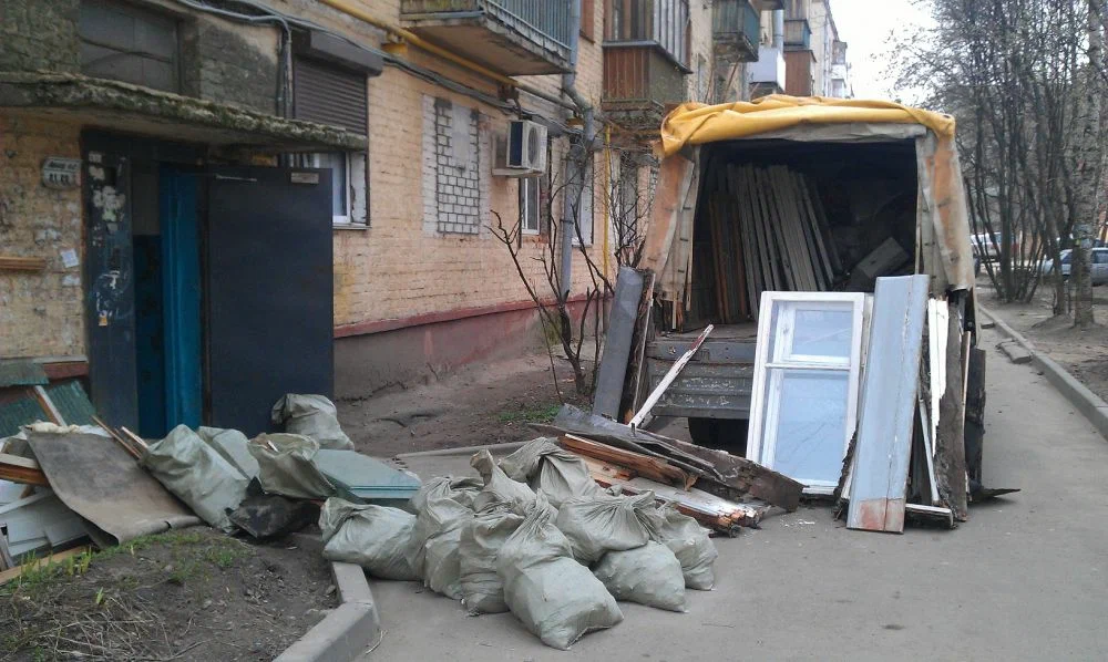 Вывоз мусора после ремонта в Отрадном от ПроМусор — цены от 4892 руб., быстро и недорого