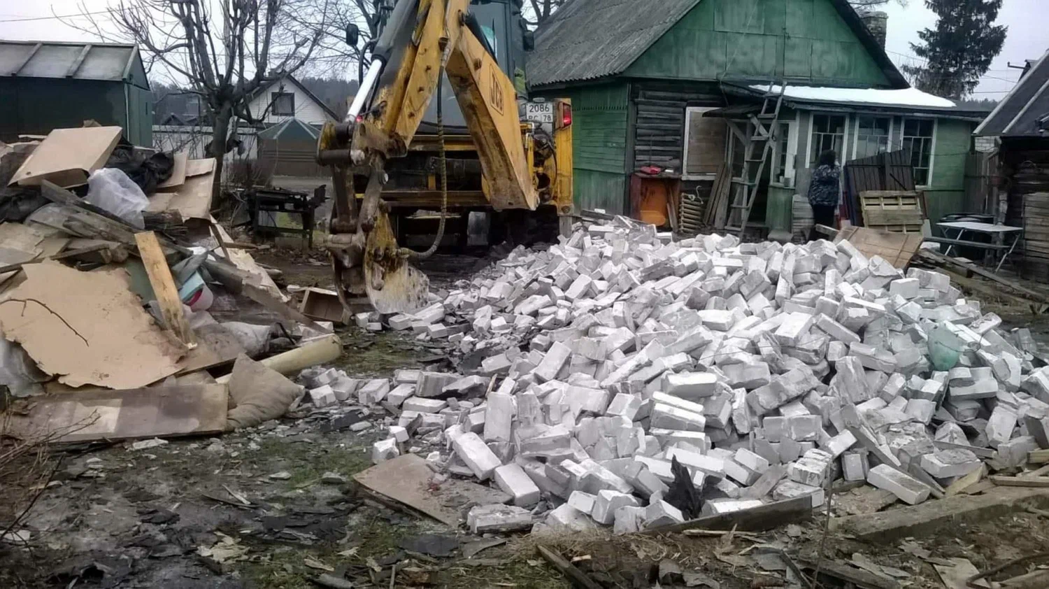 Вывоз мусора после сноса здания в Отрадном от ПроМусор – цена от 5435 руб., утилизация и уборка стройотходов