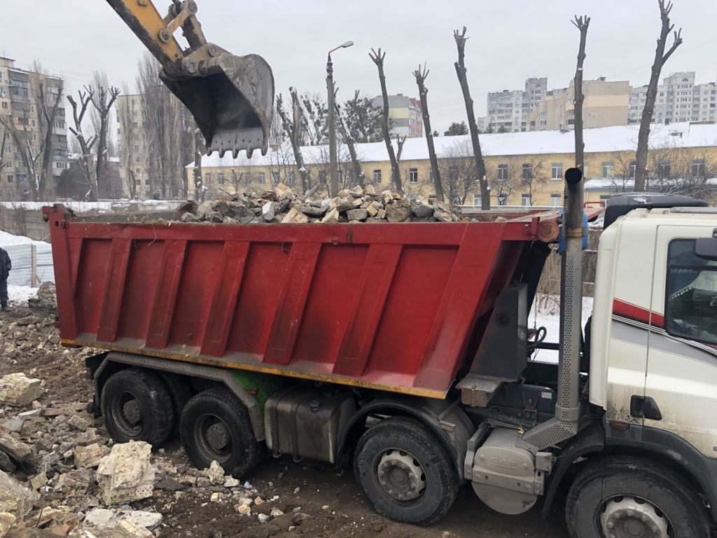 Вывоз мусора Камазом в Отрадном в октябре