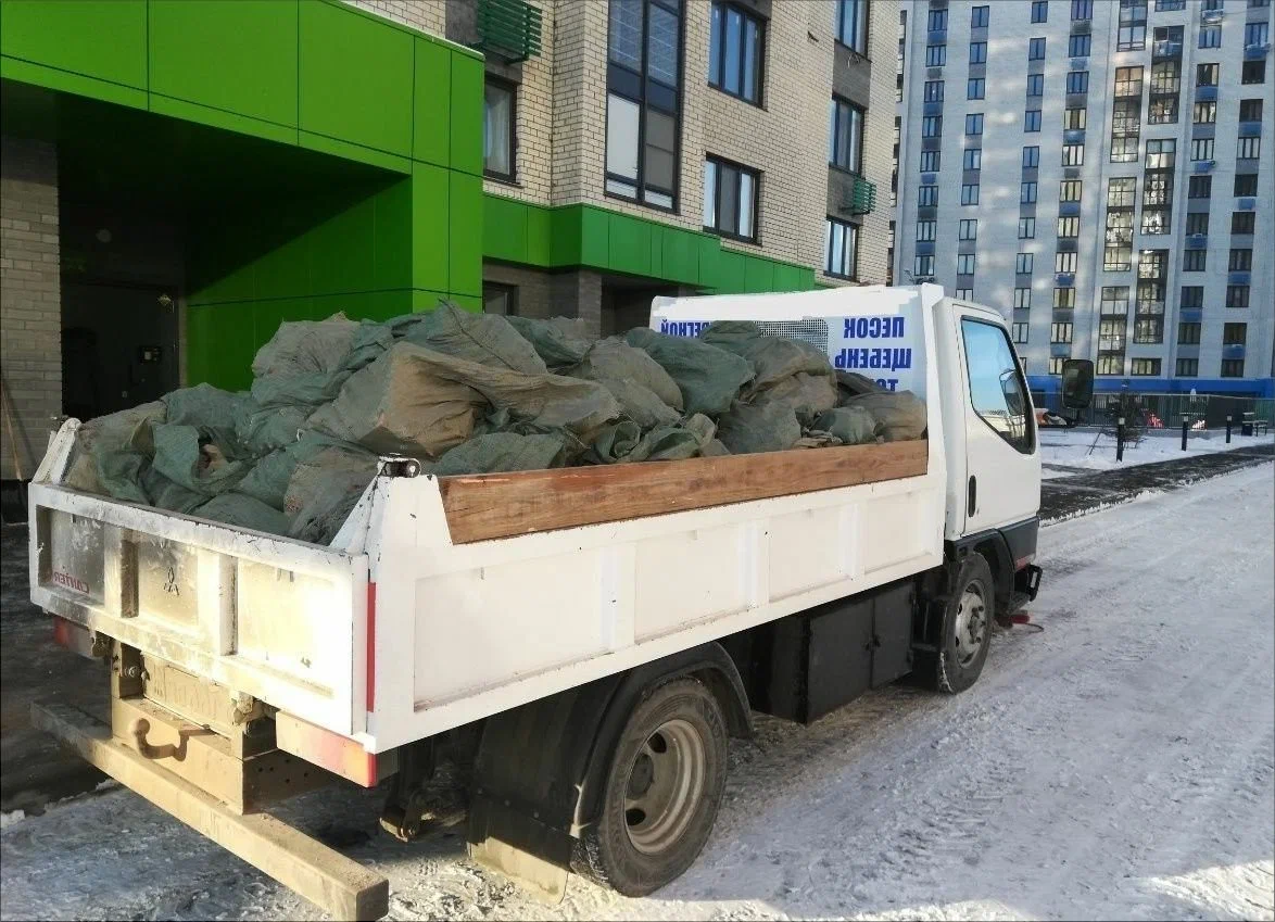 Вывоз мусора грузовым фургоном 3 тонны в Отрадном — цена от 1467 руб., ПроМусор