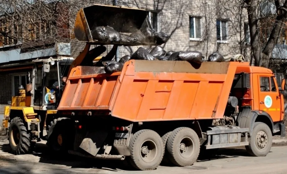 Вывоз мусора грузовым фургоном 5 тонн в Отрадном – ПроМусор, аренда, цена от 1685 руб