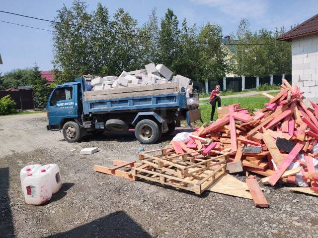 Вывоз мусора с чердака в Отрадном в октябре