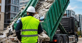Вывоз строительного мусора в Отрадном: услуги лицензированной компании — ПроМусор
